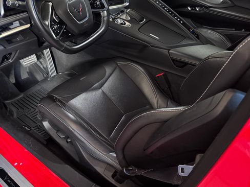 Used 2021 Chevrolet Corvette Stingray Coupe w/ Z51 Performance Package RWD image 17