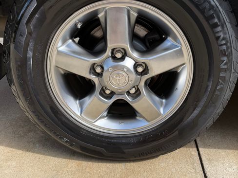 Used 2006 Toyota Land Cruiser AWD/4WD image 17