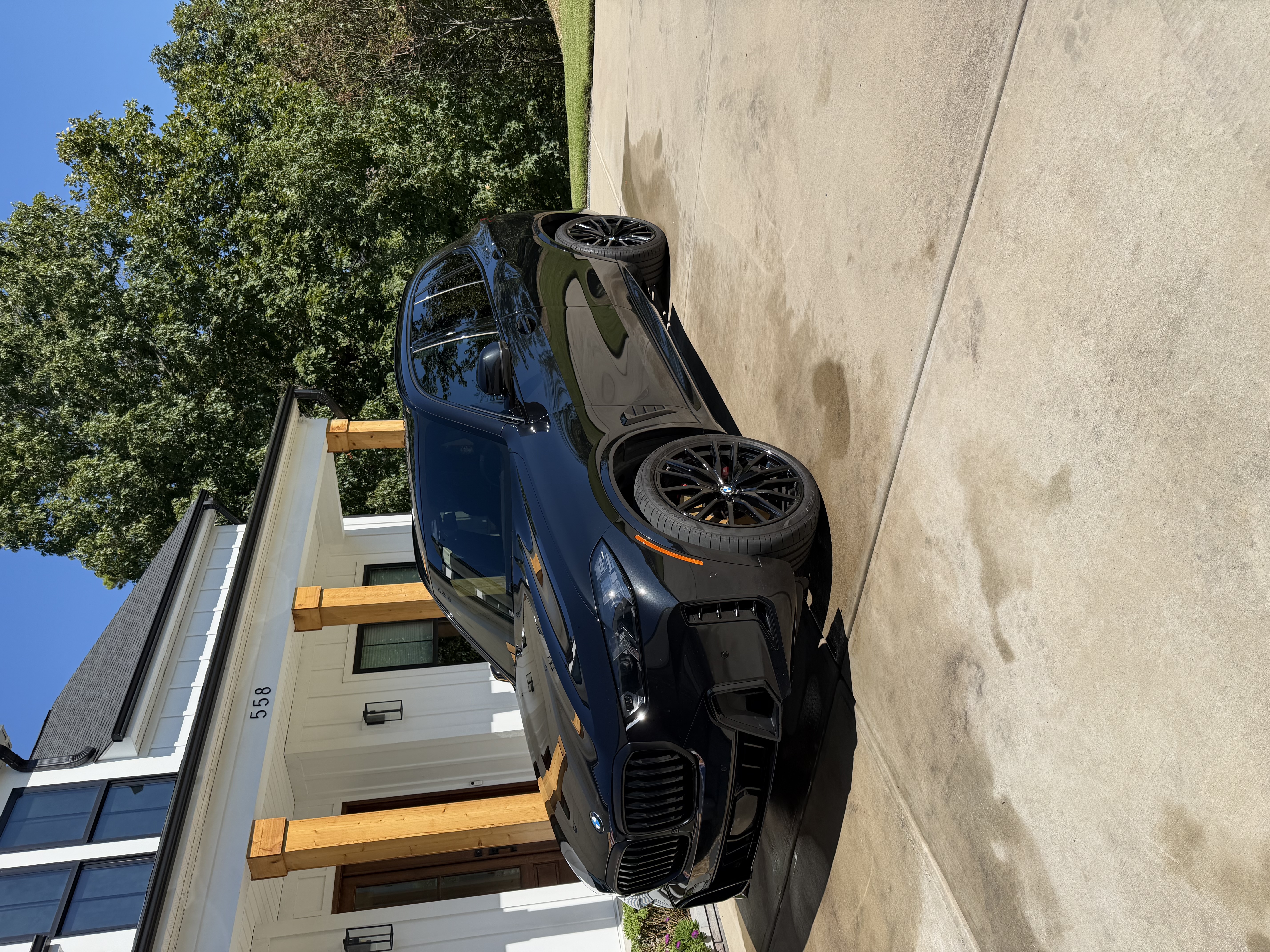 Used 2025 BMW X5 sDrive40i w/ M Sport Package RWD image 2