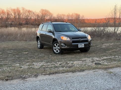 Used 2009 Toyota RAV4 Limited image 10