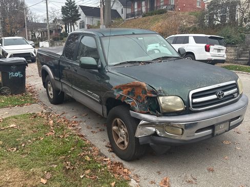 Used 2002 Toyota Tundra Limited image 1