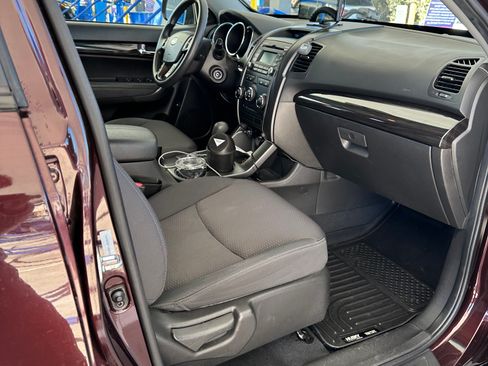 Used 2011 Kia Sorento LX image 22
