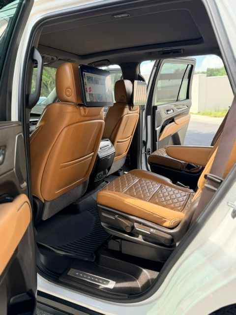 Used 2024 Cadillac Escalade Premium Luxury w/ Performance Package RWD image 10