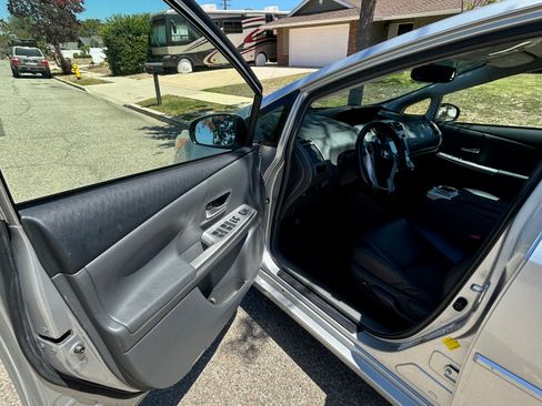 Used 2013 Toyota Prius V Five FWD image 5