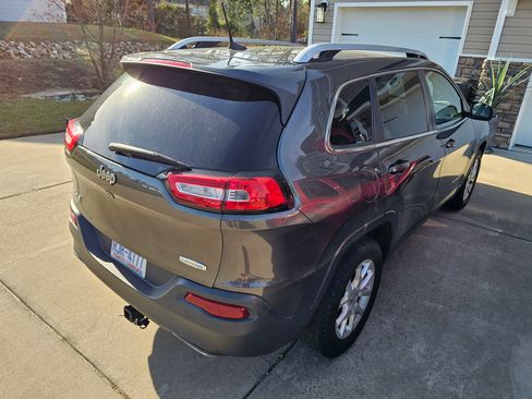 Used 2016 Jeep Cherokee Latitude w/ Cold Weather Group image 4