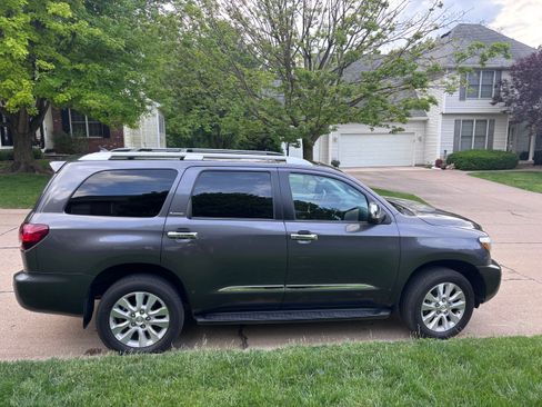 Used 2018 Toyota Sequoia Platinum w/ Carpet Cargo Mat Package AWD/4WD image 5