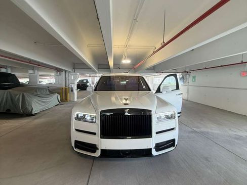 Used 2021 Rolls-Royce Cullinan Black Badge image 1