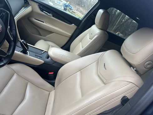 Used 2017 Cadillac XT5 FWD image 10