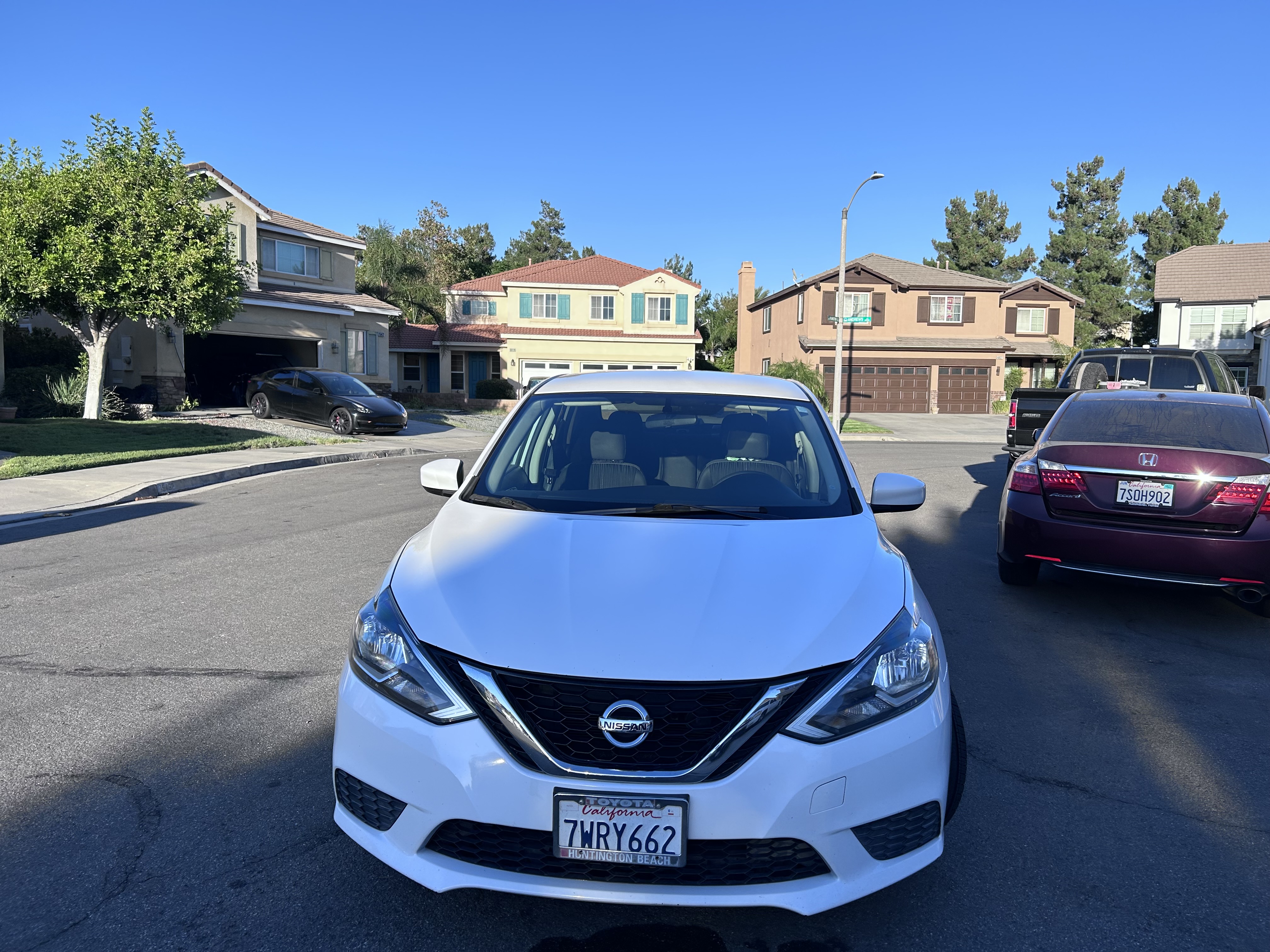 Used 2017 Nissan Sentra SV FWD image 1