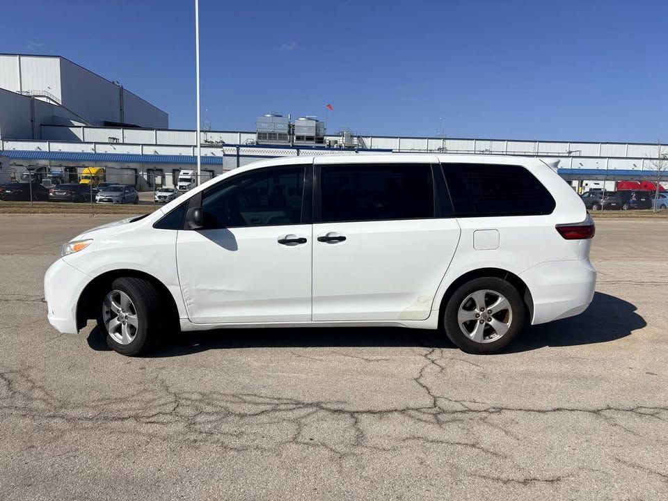 Used 2017 Toyota Sienna L FWD image 5