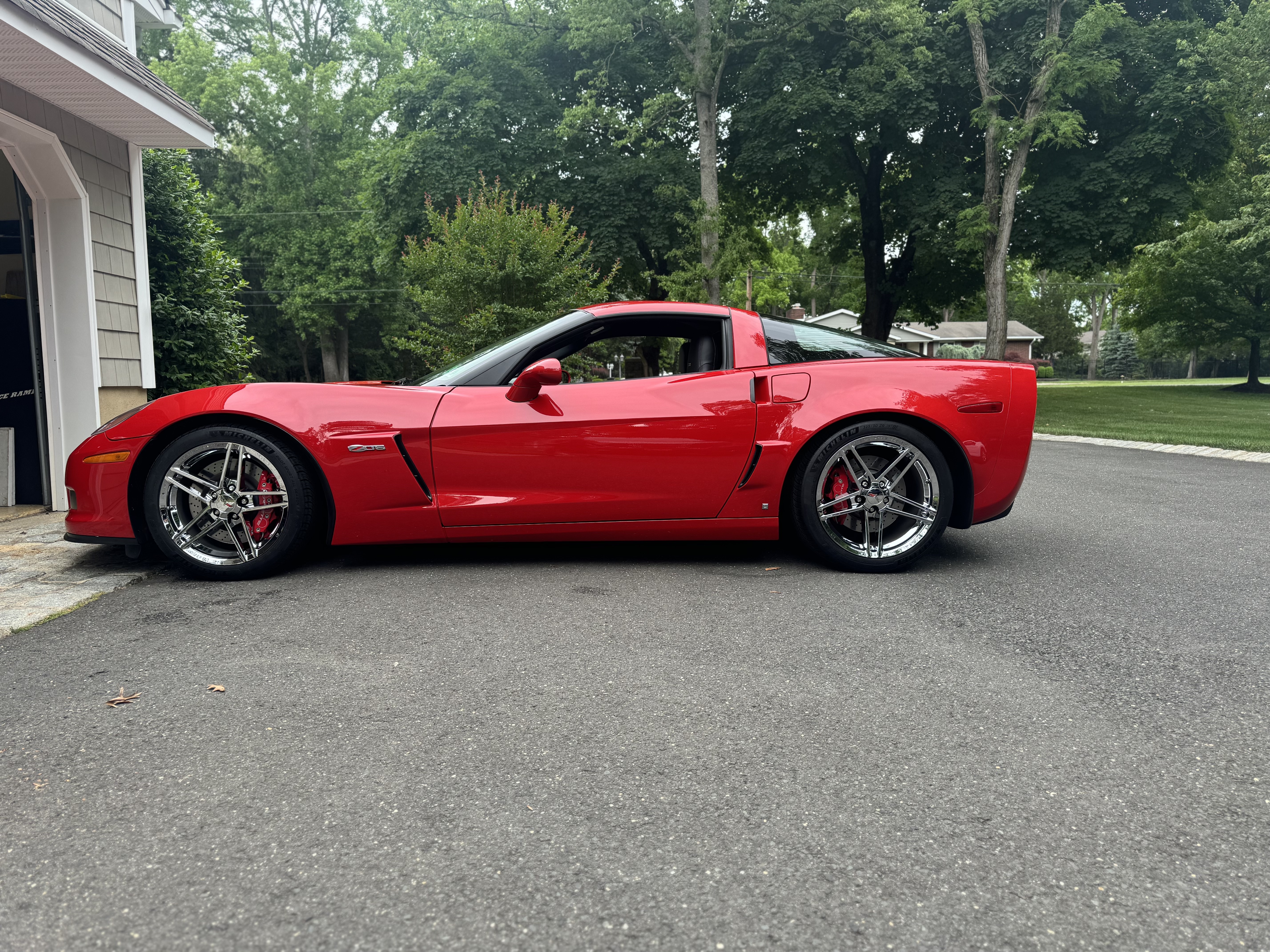 Used 2007 Chevrolet Corvette Z06 w/ Preferred Equipment Group RWD image 2