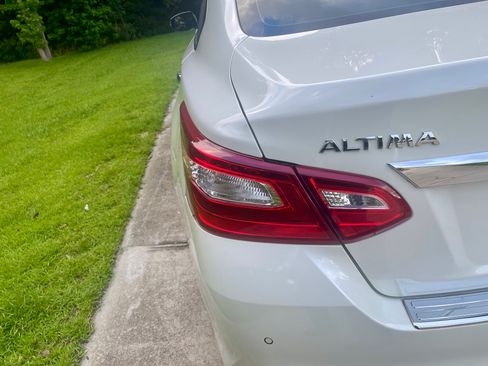 Used 2016 Nissan Altima 3.5 SL w/ 3.5 Technology Package FWD image 6