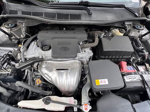 Used 2017 Toyota Camry SE image 16