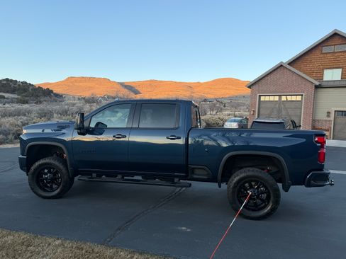 Used 2022 Chevrolet Silverado 3500 High Country w/ Z71 Off-Road Package image 2