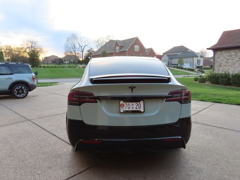 Used 2022 Tesla Model X image 14