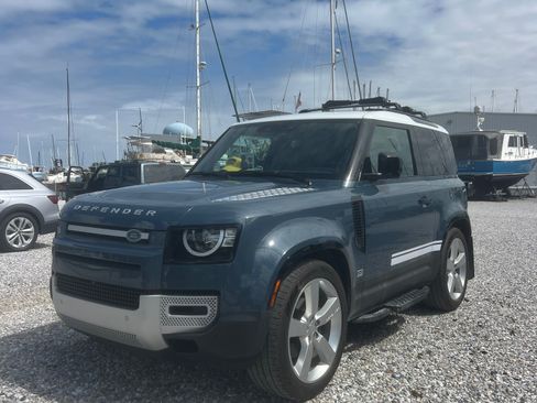 Used 2023 Land Rover Defender 90 S image 14