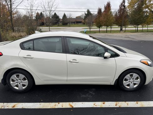 Used 2015 Kia Forte LX image 10
