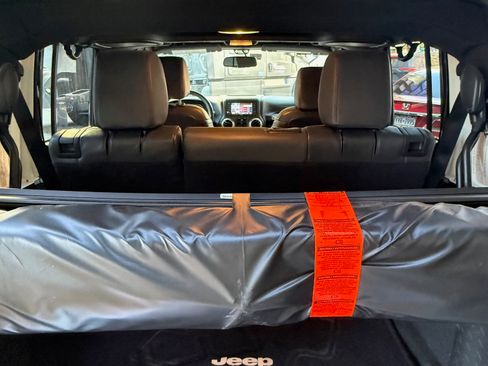 Used 2015 Jeep Wrangler Unlimited Sahara w/ Katzkin Premium Leather Group image 12