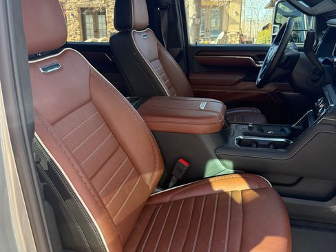 Used 2024 GMC Sierra 3500 Denali Ultimate image 9