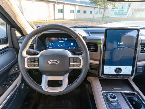 Used 2024 Ford Expedition Limited image 20