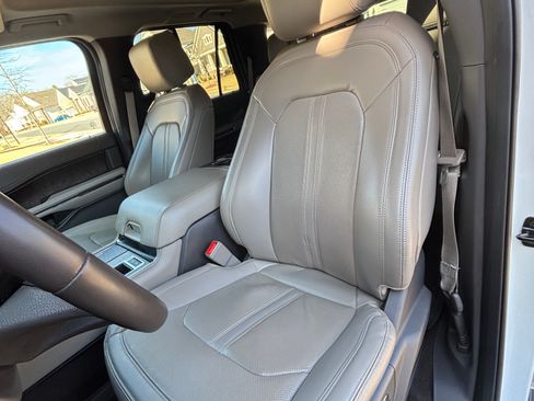 Used 2021 Ford Expedition Limited image 13