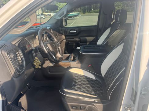 Used 2019 Chevrolet Silverado 1500 LT Trail Boss AWD/4WD image 10