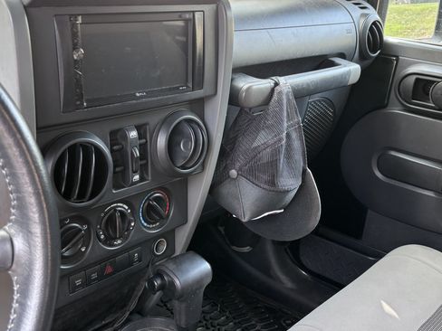 Used 2010 Jeep Wrangler Unlimited Rubicon w/ Trailer Tow Group AWD/4WD image 11