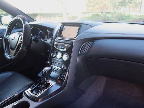 Used 2013 Hyundai Genesis 3.8 image 30