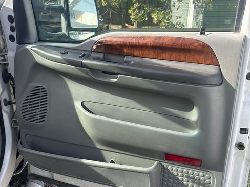 Used 2004 Ford F250 Lariat image 19