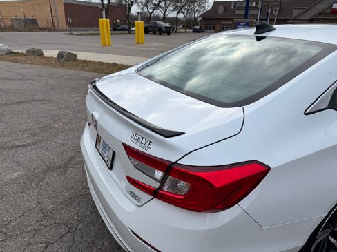 Used 2022 Honda Accord Sport image 9