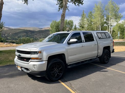 Used 2018 Chevrolet Silverado 1500 LT w/ All Star Edition AWD/4WD image 9