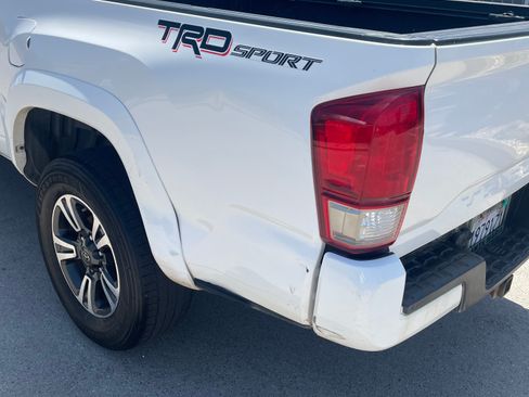 Used 2016 Toyota Tacoma TRD Sport w/ Towing Package RWD image 8