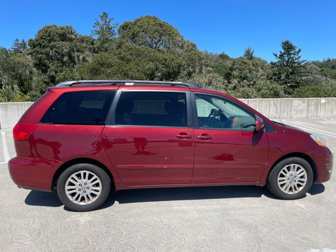 Used 2009 Toyota Sienna XLE FWD image 4