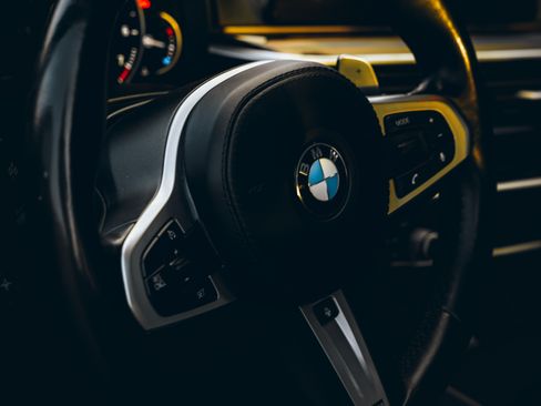 Used 2019 BMW 540i w/ M Sport Package image 9