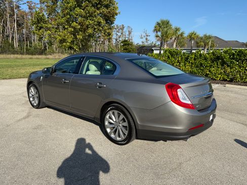 Used 2015 Lincoln MKS Sedan 4D image 4