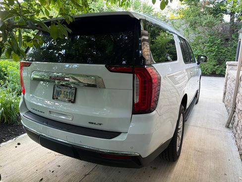 Used 2022 GMC Yukon XL SLT w/ SLT Premium Package AWD/4WD image 8