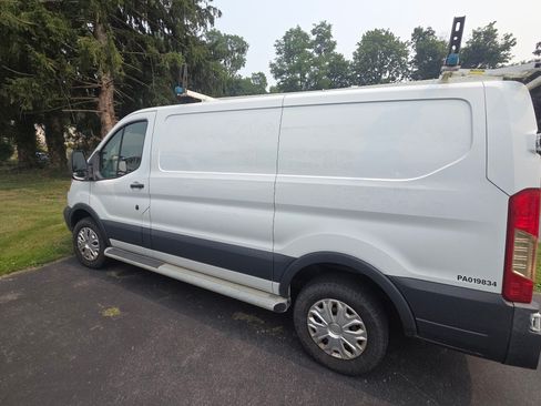 Used 2018 Ford Transit 250 130 Low Roof w/ Exterior Upgrade Package RWD image 1