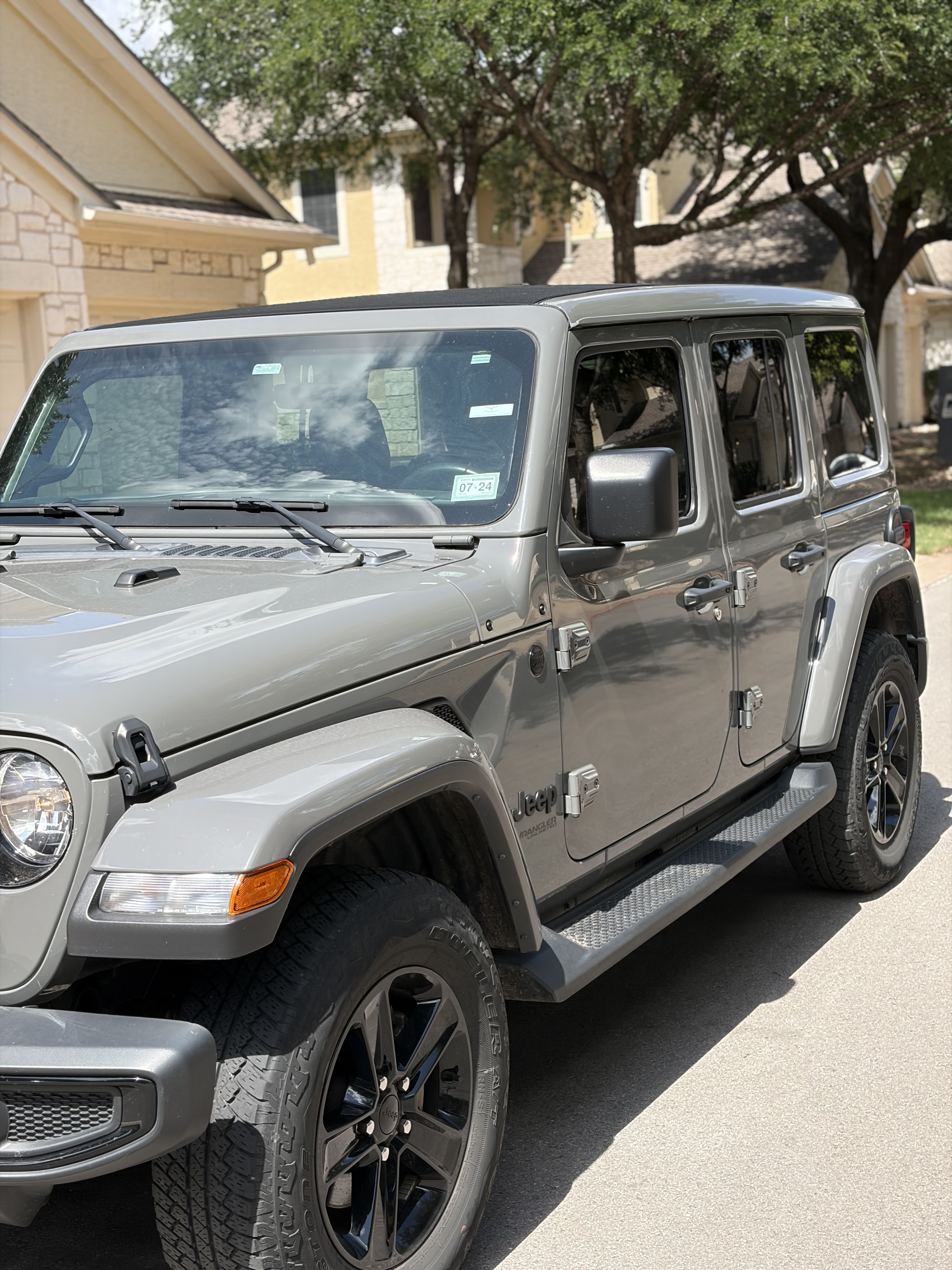 Used 2022 Jeep Wrangler Unlimited Sahara AWD/4WD image 8