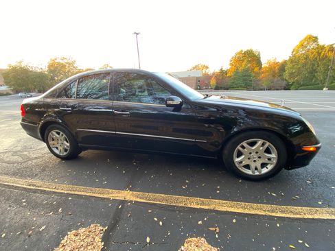 Used 2006 Mercedes-Benz E 350 4MATIC Sedan image 2