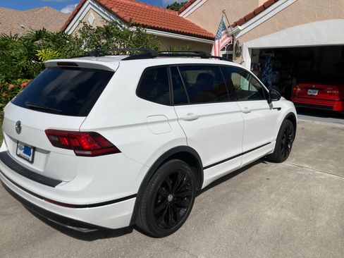 Used 2021 Volkswagen Tiguan SE R-Line image 6