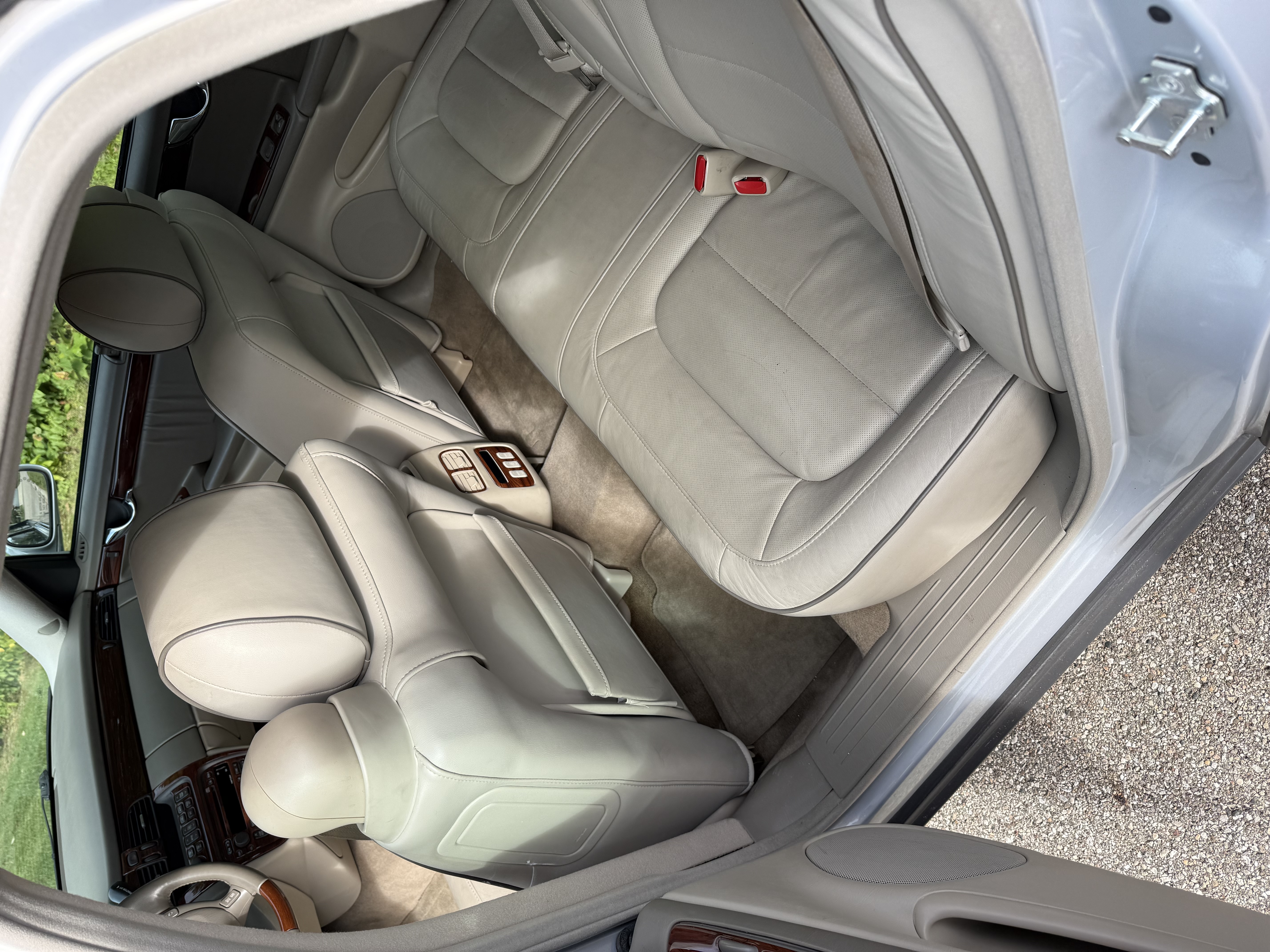 Used 2005 Cadillac De Ville w/ Limited Edition Package FWD image 11