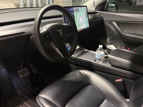 Used 2021 Tesla Model Y Long Range AWD/4WD image 11