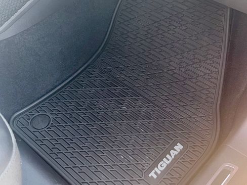 Used 2018 Volkswagen Tiguan SEL Premium image 22