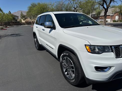 Used 2019 Jeep Grand Cherokee Limited w/ Trailer Tow Group IV AWD/4WD image 9