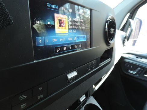 Used 2023 Mercedes-Benz Sprinter 2500 image 17