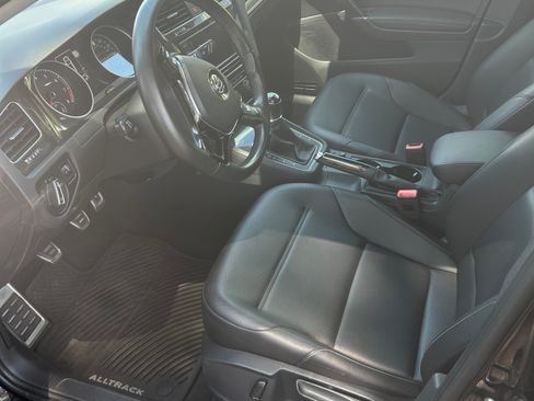 Used 2019 Volkswagen Golf Alltrack S image 9