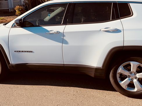 Used 2022 Jeep Compass Latitude FWD image 4