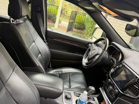 Used 2019 Jeep Grand Cherokee Overland image 2