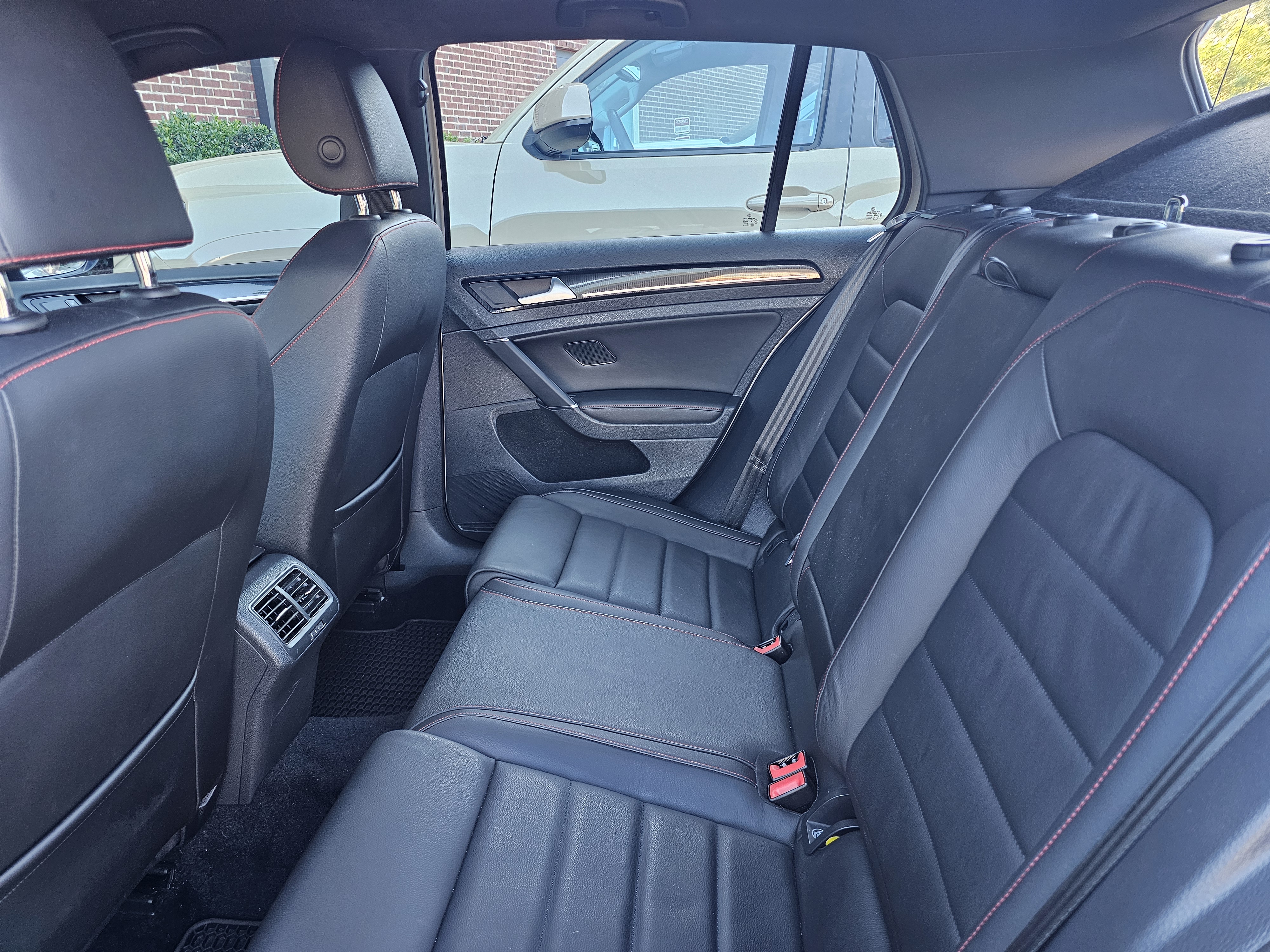 Used 2016 Volkswagen GTI Autobahn w/ Lighting Package (SEL) FWD image 26