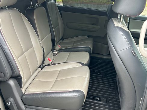 Used 2017 Kia Sedona LX w/ LX Essentials Premium Package image 10